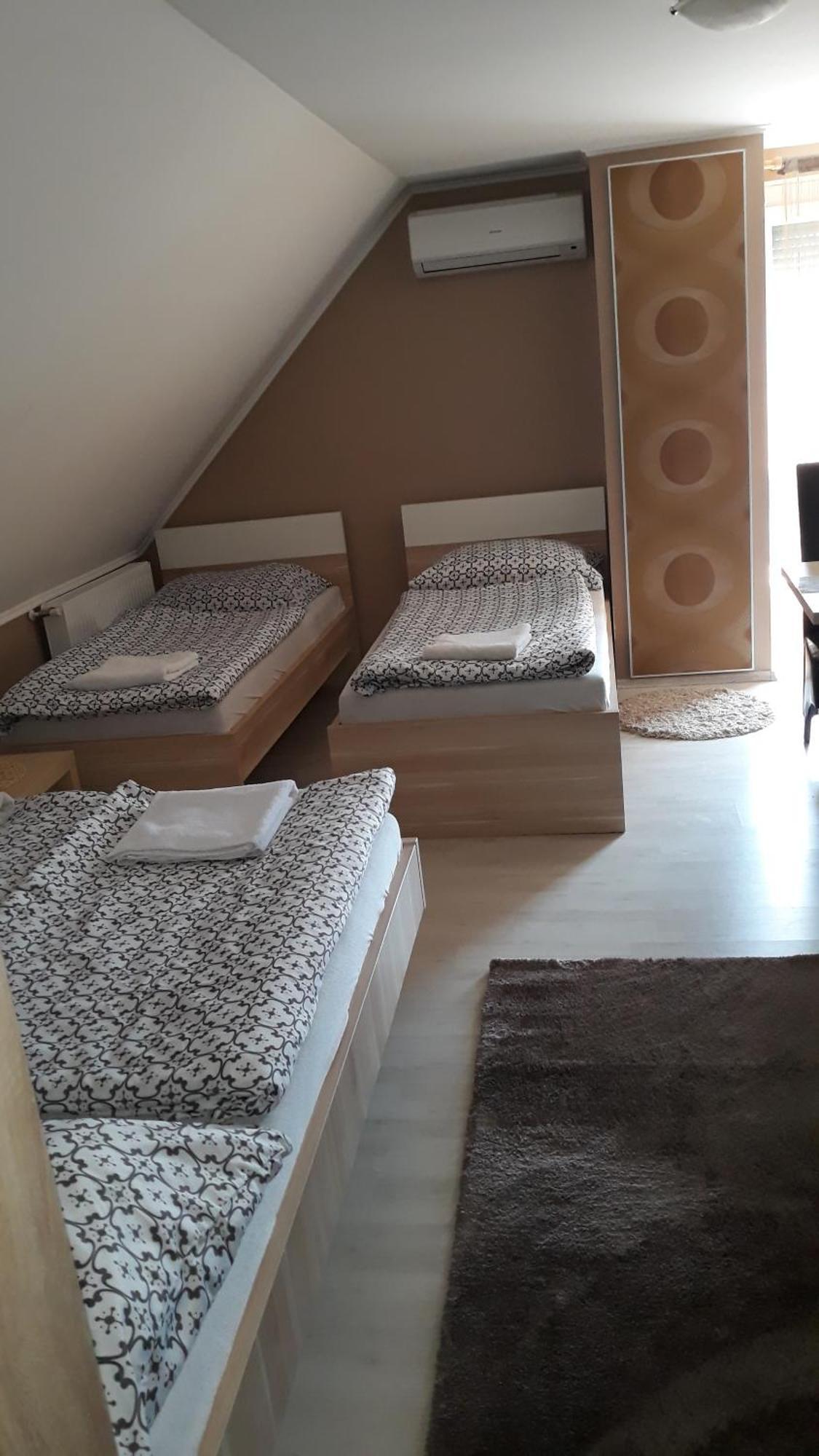 Farao Vendeghaz Hotel Zalaegerszeg Phòng bức ảnh
