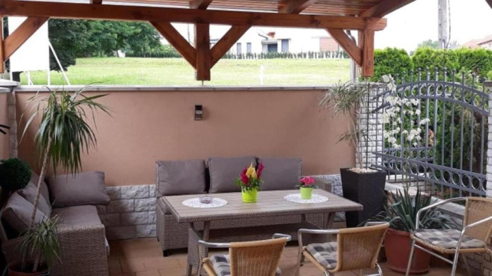 Farao Vendeghaz Hotel Zalaegerszeg Ngoại thất bức ảnh